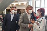 Na nově otevřené očkovací centrum v ústeckém Foru se přijel podívat i český premiér Andrej Babiš s dalšími hosty. Doprovázel je hejtman Jan Schiller