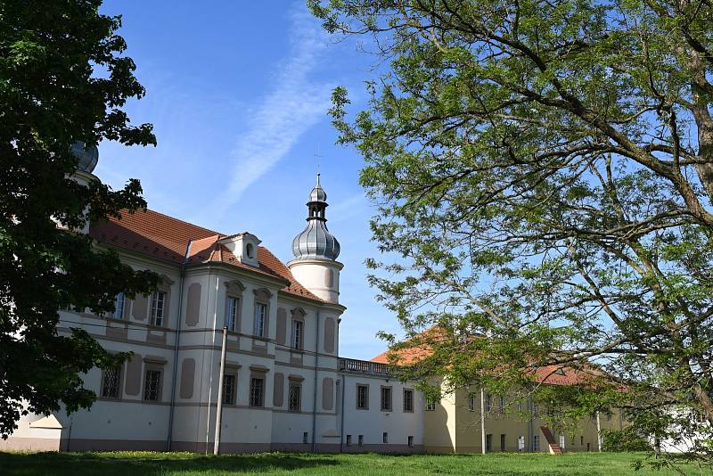 Kostel sv. Floriána v areálu zámku v Krásném Březně