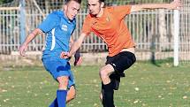 Fotbalisté Velkého Března B (v modrém) doma porazili Povrly 4:1.