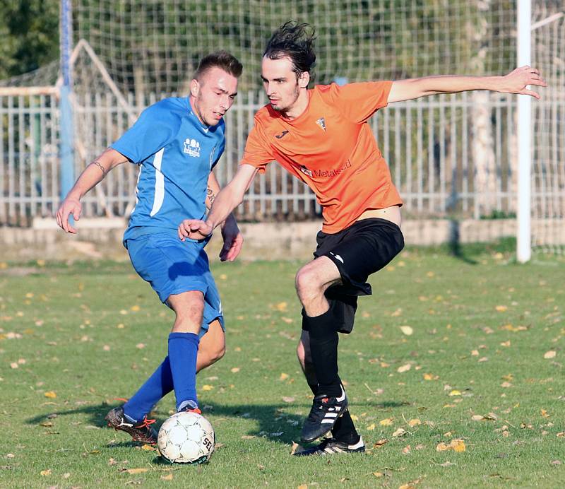 Fotbalisté Velkého Března B (v modrém) doma porazili Povrly 4:1.