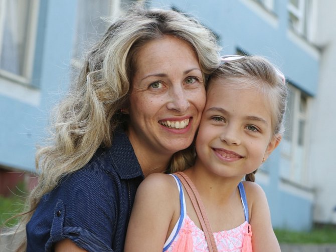 Šestiletá Sabina a její maminka Michaela Petrová. 