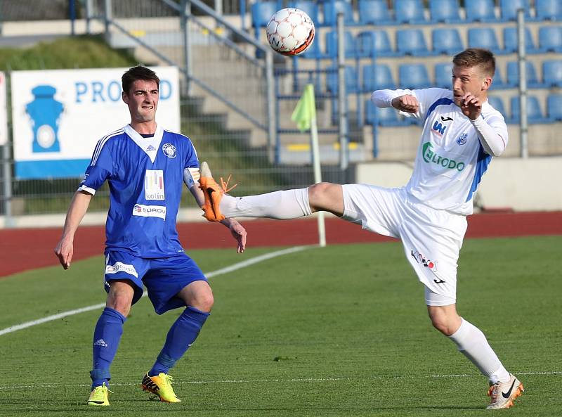 Ústečtí fotbalisté (bílí) doma rozstříleli Kolín 5:1.