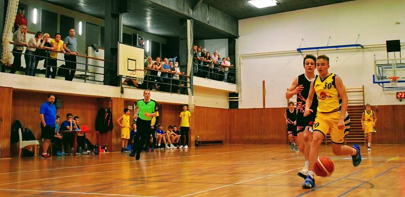 Basketbalisté Slunety Ústí nad Labem v kategorii U14 ve středu porazili Tygry Praha 78:45.