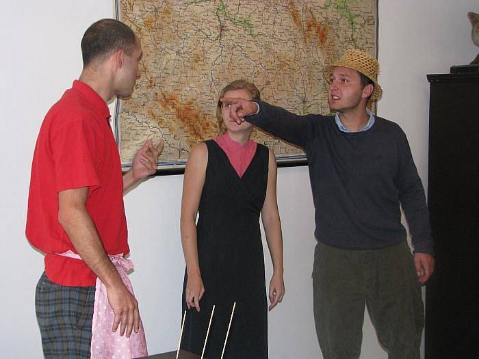 Jedenáctý ročník hudebně divadelního festivalu Závislý Zubr bavil o víkendu 26. a 27. června návštěvníky zubrnického skanzenu.