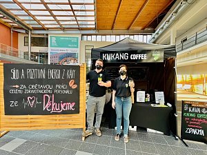 Kukang Coffee podporuje zaměstnance ústecké nemocnice.