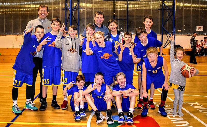 Basketbalisté Slunety Ústí n. L. v kategorii U13 vyhráli oba pondělní zápasy v Lounech.