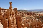 Národní park Bryce Canyon ležící na jihozápadě státu Utah v USA. Bryce Canyon National Park se rozprostírá na ploše 150 km2. Úchvatný přírodní amfiteátr je vytvořený erozí. Snímek přišel od Elišky Večerkové z Oldřichova na Teplicku.