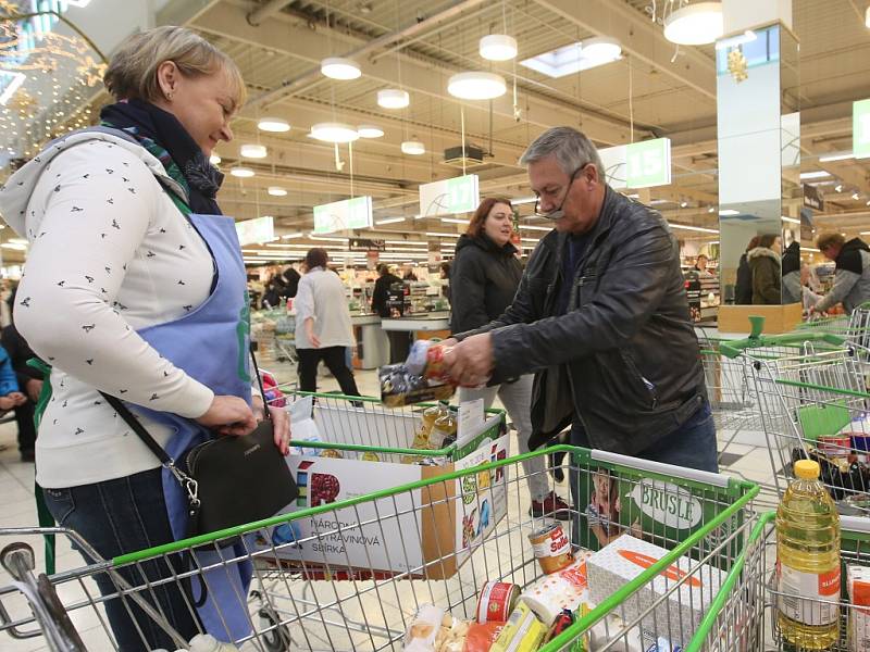 Národní potravinová sbírka v ústeckém Globusu