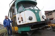 Poslední ústecká tramvaj, kterou koupil ústecký dopravní podnik za 20 tisíc teď chátrá v depu.