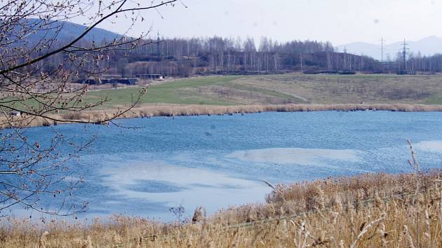 Jezero Petri se může stát rybářským revírem.