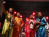 Skupina The Boom - Beatles Revival Band odehrála v DK Ústí v sobotu 15. prosince svůj již 28. benefiční vánoční koncert pro ústeckou onkologii