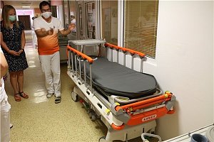 Krajská zdravotní nakoupila přístroje usnadňující léčbu malých pacientů v ústecké nemocnici.