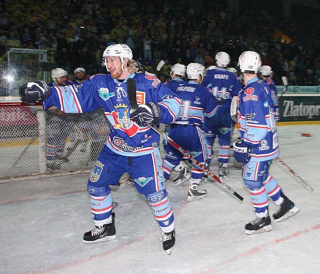 Ústečtí lvi zápas bohužel prohráli, vítězem Play off se stali hokejisté z Chomutova.