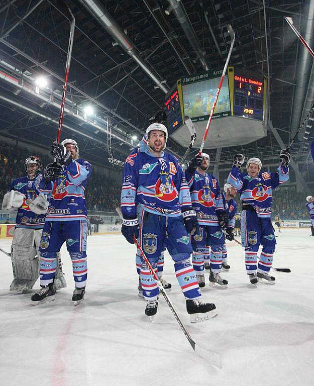 Ústečtí lvi zápas bohužel prohráli, vítězem Play off se stali hokejisté z Chomutova.