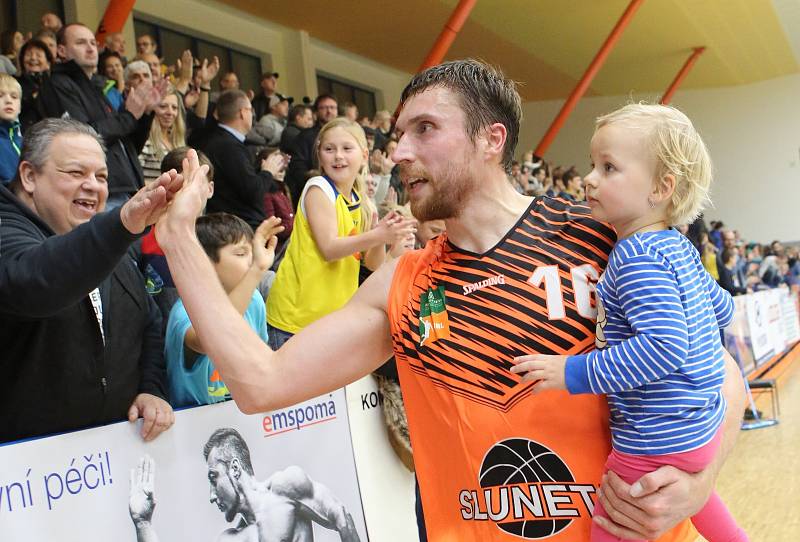 Basketbalové derby mezi Ústím nad Labem a Děčínem.