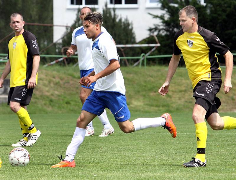 Fotbalisté Trmic doma přehráli Chlumec (žlutí) 3:2.