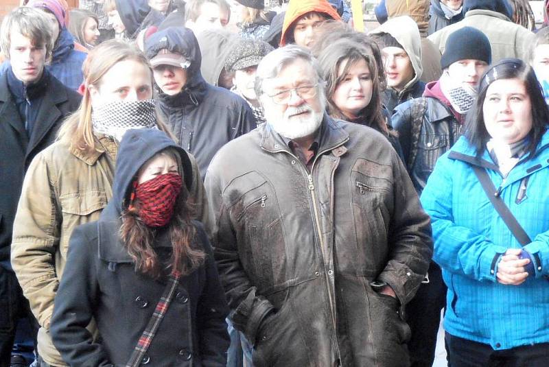 Demonstrace v sobotní nečas: ACTA je mafiánská smlouva.