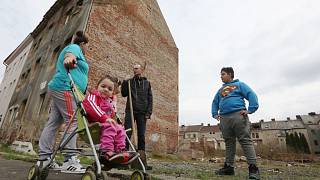 FOTO: Romové uklízeli Předlice. Našli i injekční stříkačky - Ústecký deník