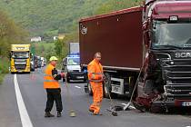 Dopravní nehoda bez zranění se stala kolem sedmnácté hodiny u obce Zálezly na Ústecku.