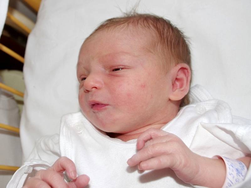 Eliška Petroušková se narodila v ústecké porodnici dne 25. 3. 2014 (1.27) mamince Janě Petrouškové, měřila 49 cm, vážila 2,81 kg.