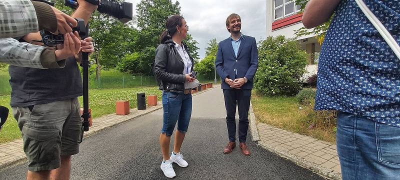 Ministr Vojtěch na první očkovací dávce v Ústí nad Labem.