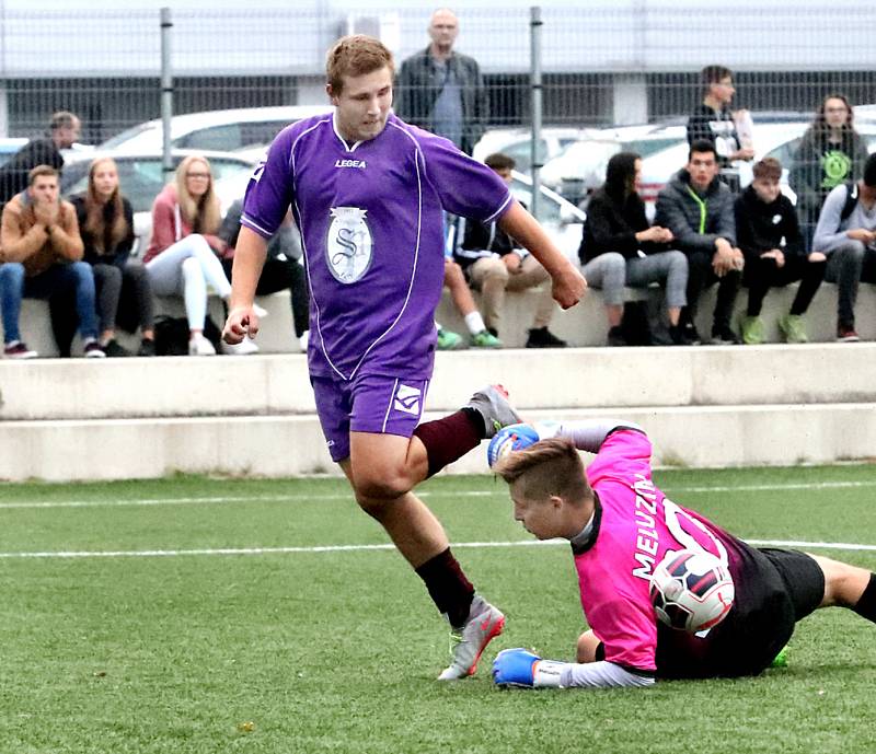 Fotbalisté Telnice (ve fialovém) zvítězili na hřišti Skorotic 3:0.