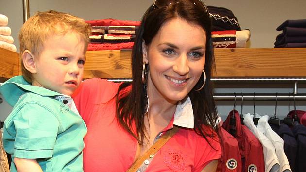Miss 2005Lucie Králová s mladším synem Ríšou.
