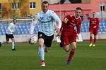 Ústečtí fotbalisté (bílo-modří) doma remizovali s Třincem 1:1.