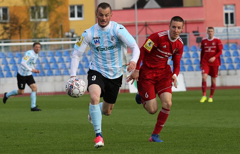 Ústečtí fotbalisté (bílo-modří) doma remizovali s Třincem 1:1.