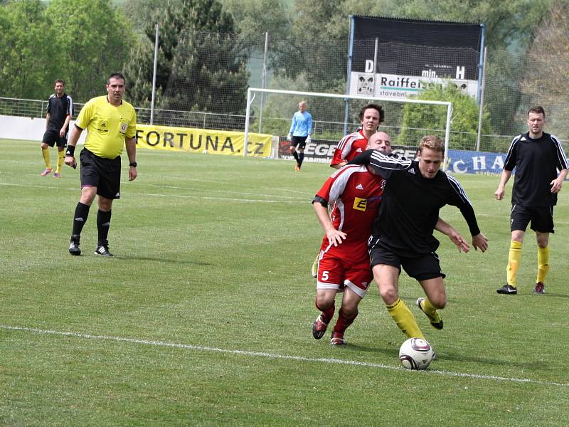 Fotbalisté Neštěmic (červení) prohráli v Blšanech 1:3.