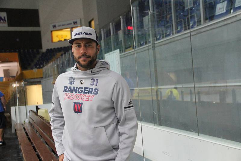 Bývalý brankář NHL Ondřej Pavelec se ve čtvrtek objevil v Ústí nad Labem.