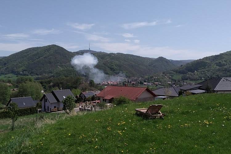 Výbuch a následný požár v Malém Březně vyfotografoval ze sousedních Povrlů Pavel Miškolci