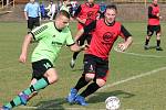 Fotbalisté Svádova (v zelenočerném) porazili doma Hostovice 1:0. Foto: Deník/Rudolf Hoffmann