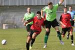 Fotbalisté Svádova (v zelenočerném) porazili doma Hostovice 1:0. Foto: Deník/Rudolf Hoffmann