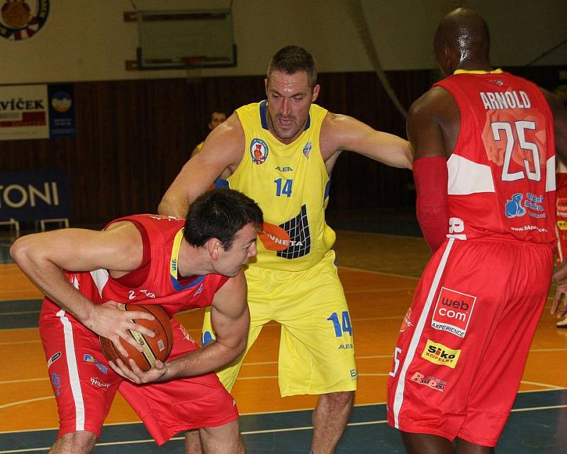 Basketbalisté Ústí sahali po skalpu bronzových medailistů z Pardubic, senzace se ale nakonec nekonala – Sluneta padla po boji 61:69