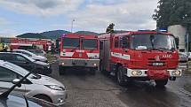 Požár bývalého autobazaru v Přístavní ulici v Ústí nad Labem