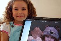 Čtyřletá Petra Jelínková z Velkého Chvojna se fotí ráda. Objevila se už v reklamě na čokoládu a oblečení. 