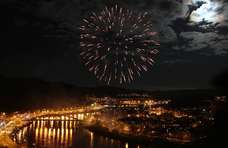 Novoroční ohňostroj v Ústí nad Labem