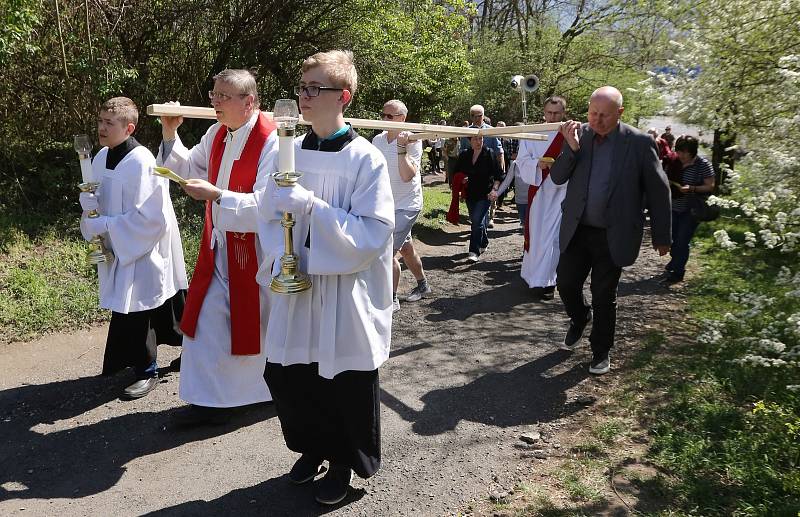 Představitelé církve v Ústí nad Labem odpoledne vystoupili na Mariánskou skálu.