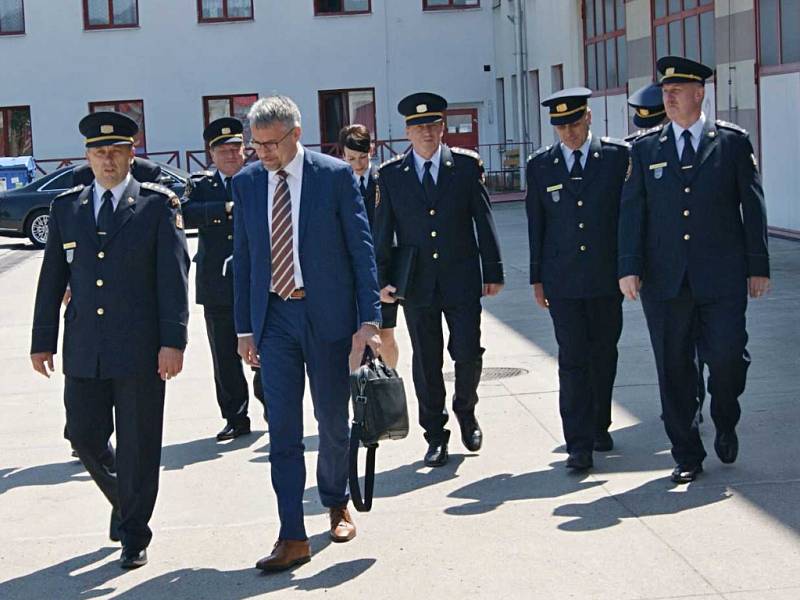 Ministr vnitra Lubomír Metnar navštívil v rámci výjezdu vlády do Ústeckého kraje Hasičský záchranný sbor Ústeckého kraje.