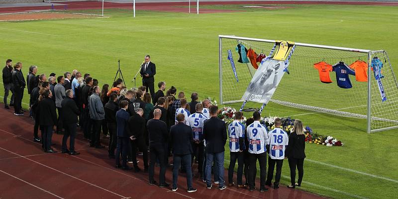 Smuteční rozloučení s fotbalistou Army Radimem Novákem na fotbalové stadionu v Ústí nad Labem.