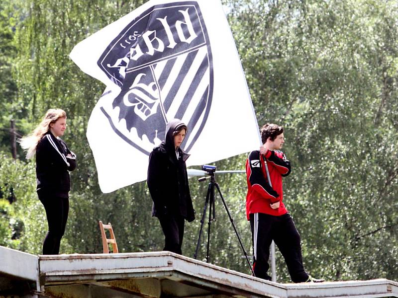 Blades (v černo-bílých dresech) zkrotili Hrochy! 