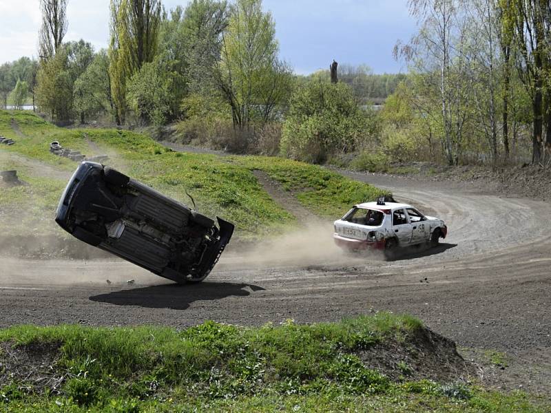 Prvním závodem odstartoval v sobotu v Chabařovicích čtvrtý ročník amatérského seriálu Autopoint cup v autocrossu.