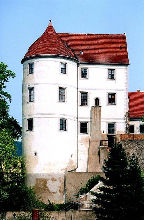 Púvodní hrad zaznamenal v průběhu staletí řadu změn. Zámek Nossen