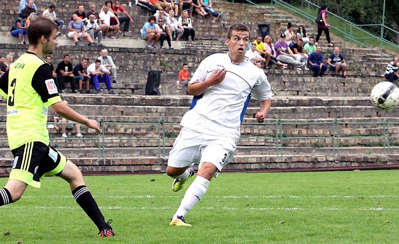 Fotbalisté Neštěmic (bílé dresy) doma podlehli Litvínovu 2:3.