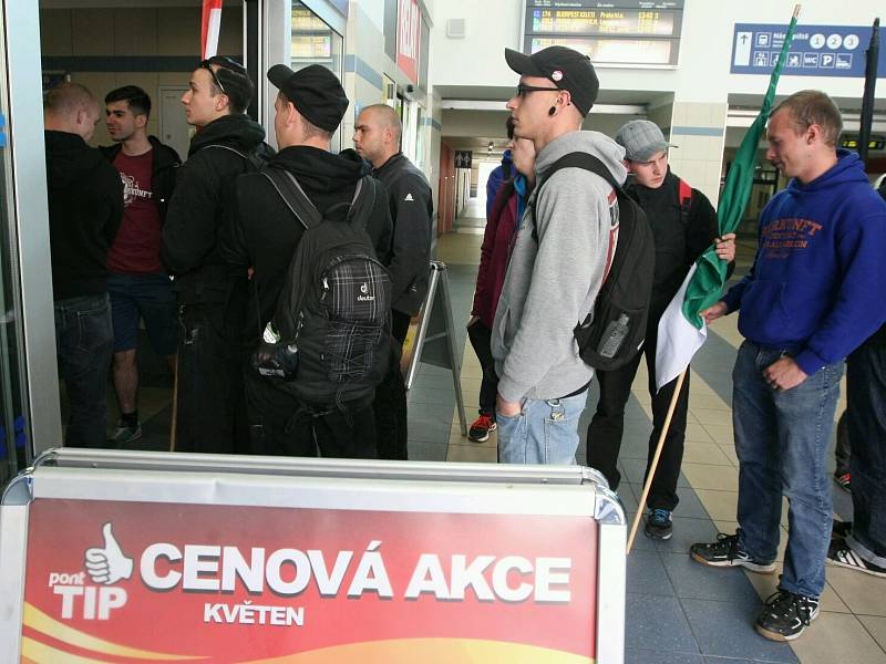 Příjezd příznivců DSSS do ústí nad Labem.