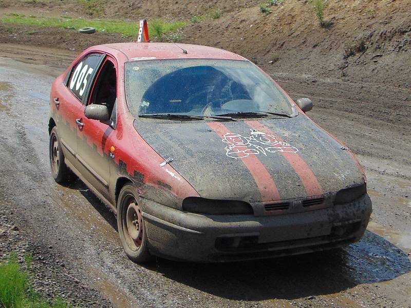 Čtvrým dílem pokračoval v sobotu sedmidílný autocrossový seriál Autopoint Cup na dráze v Chabařovicích.