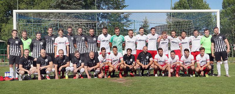 I.A třída. Ústecké městské derby Neštěmice (bíločervení) - Mojžíř (černí) skončilo remízou 2:2, na penalty zvítězilo mužstvo Neštěmic.