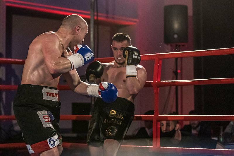 Lukáš Konečný vs Pavel Albrecht, druhý návrat Konečného do ringu během Save Boxing 2021 na ústecké Větruši.