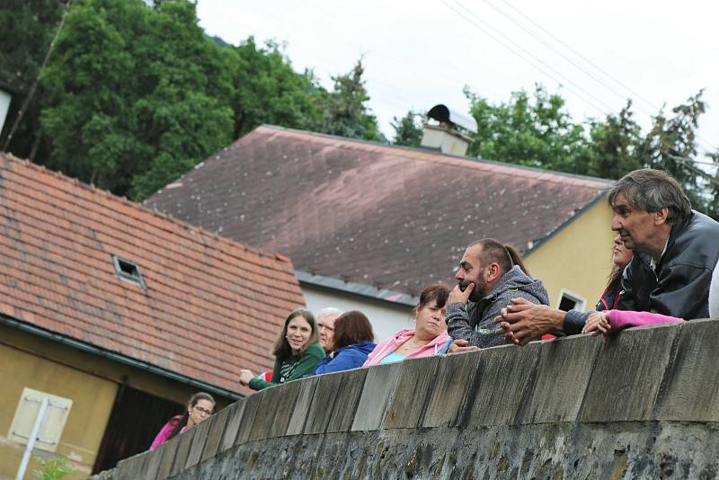 Tradiční neckyáda na Bílině.